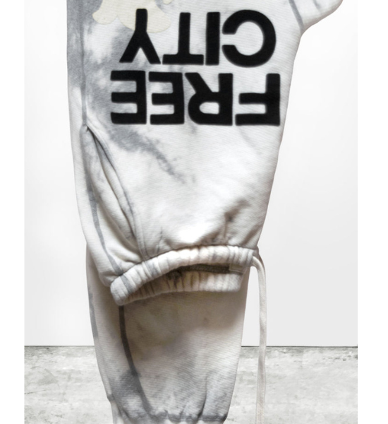 SUPERBLEACHOUT FREECITYlarge POCKET Sweatpant